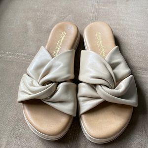 L’artigiano Lucchese Leather sandals 18620